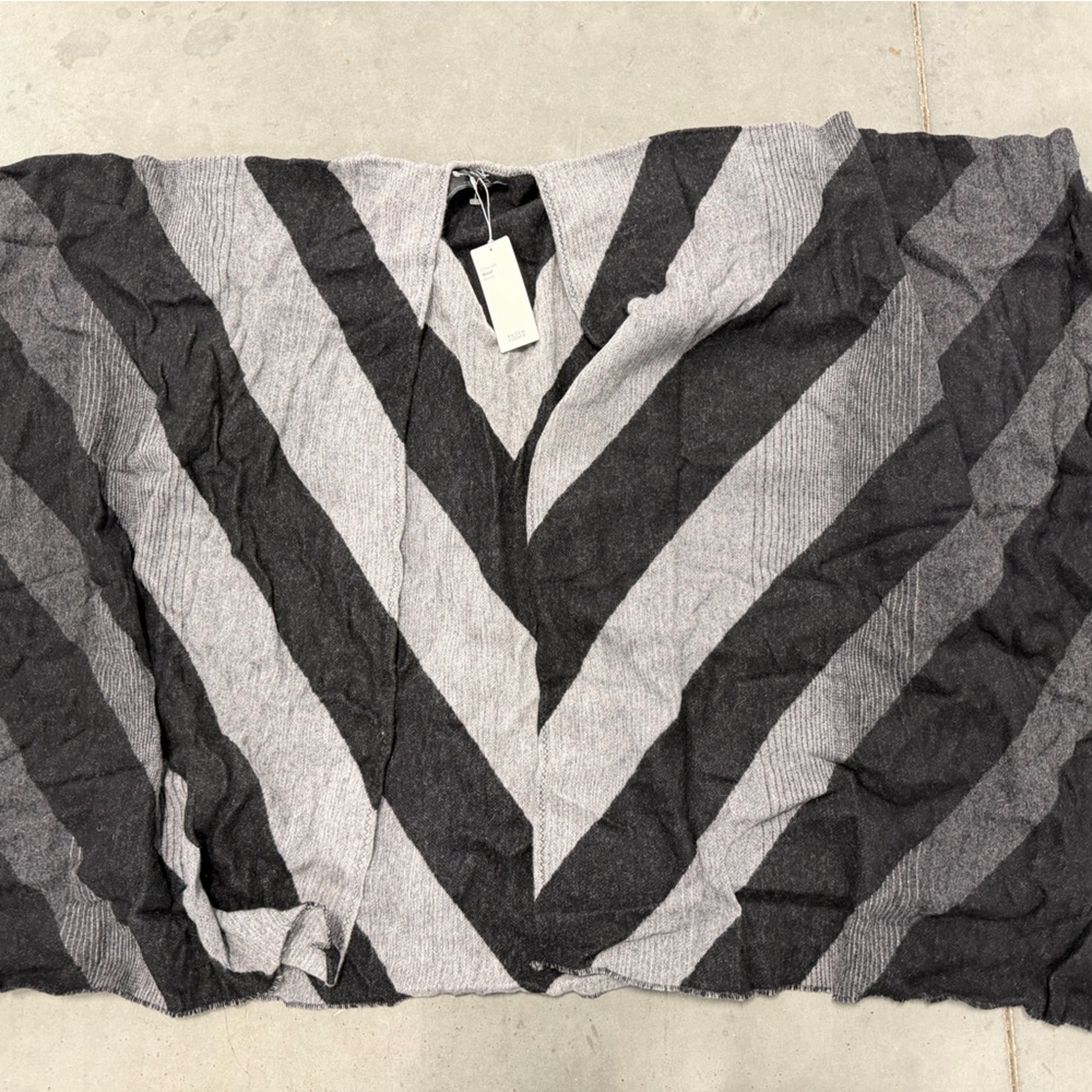 Eileen Fisher wool Gray and Black Chevron Poncho